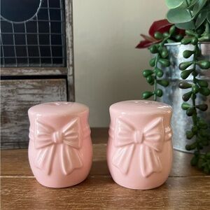 New Pink Embossed Bow Salt & Pepper Shakers